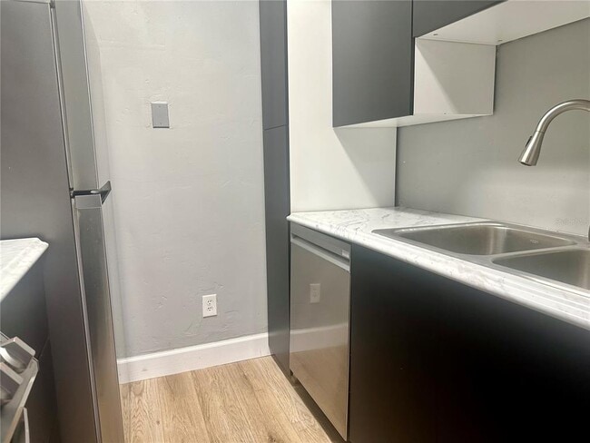 Photo - 435 Wymore Rd Unidad 207