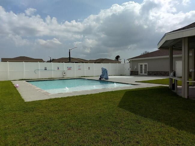 Piscina en el lugar - Citrus Cove Apartments
