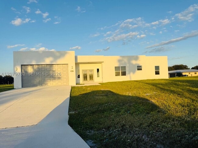 Building Photo - 401 Lexington Dr