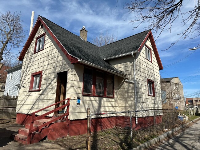 YUO WILL FALL IN LOVE WITH THIS COZY HOME !!! - YUO WILL FALL IN LOVE WITH THIS COZY HOME !!!