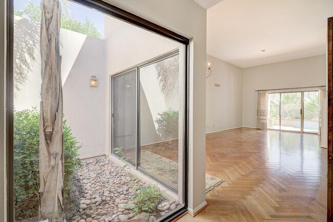 Photo - 3025 E Marlette Ave