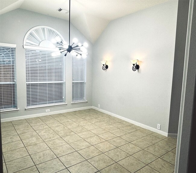 Photo - 2910 Sandleigh Dr