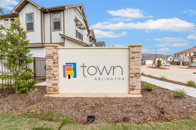 Building Photo - 5900 U.S. 287 Frontage Rd Rental