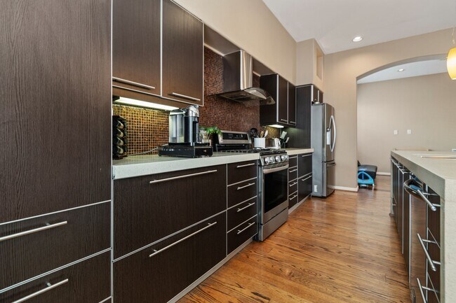 Photo - 3935 Gibson St