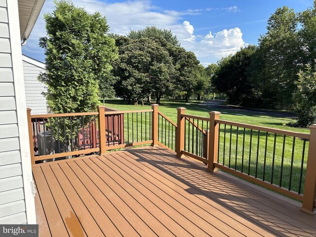 Photo - 103 Lennox Ct