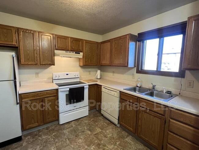 Photo - 3305 Frontier St