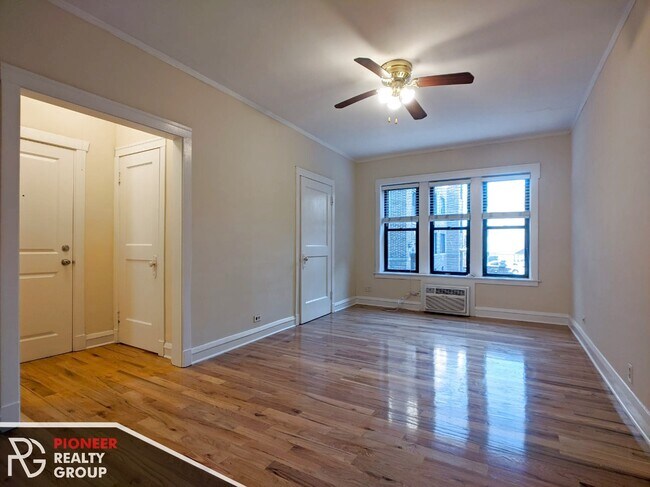 Building Photo - 736 W Addison St Unit 744-1W