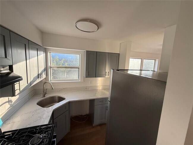 Photo - 120-36 Marsden St