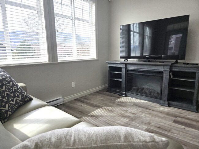 Building Photo - 2501 Radio Tower Rd Unit SI ID1521995P