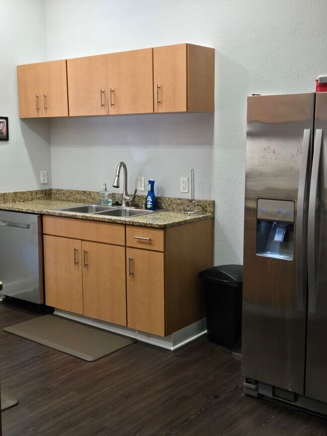 302 W Commercial St Unit 211A airBNB