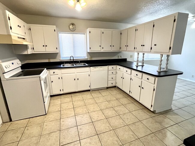 Photo - 67 Rungis Rd