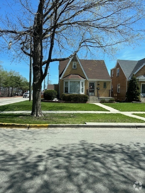 Building Photo - 1835 N 18th Ave Rental