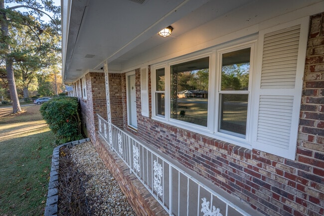 Photo - 4698 Garrett Dr SW