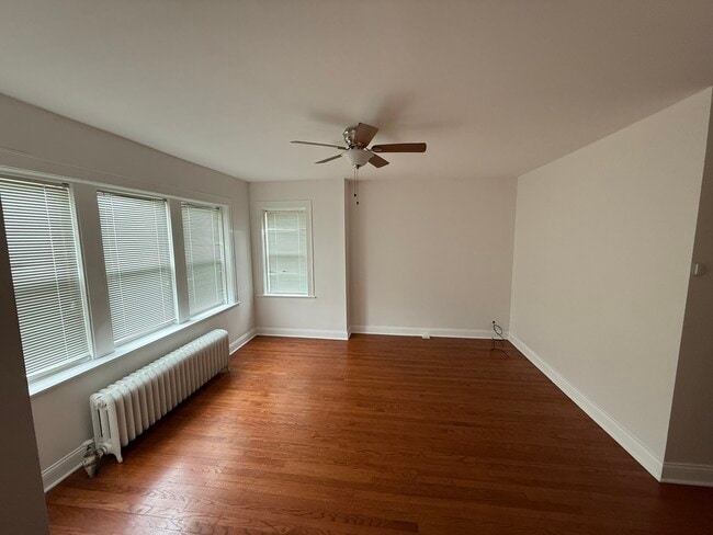 Photo - 5521 W Farragut Ave Unit 3E