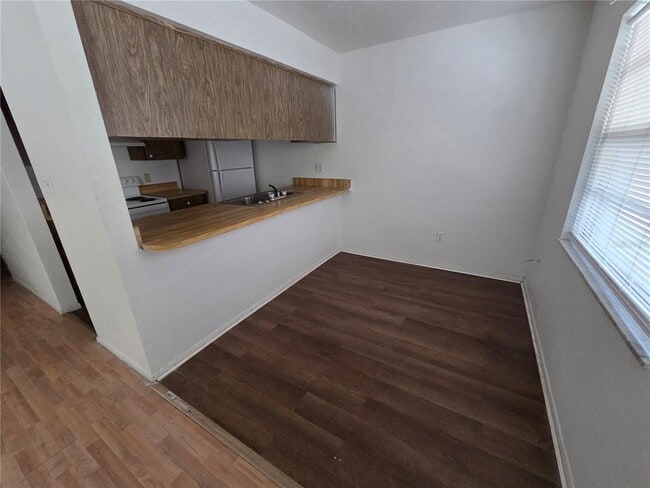 Photo - 830 N Clake Ave Unidad 1