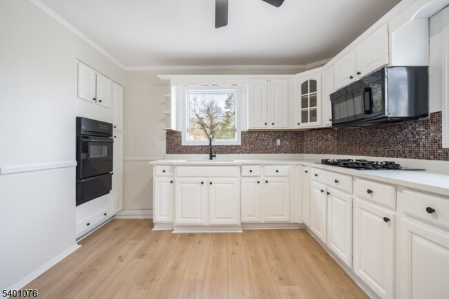 Building Photo - 71 Broad St Unit 2