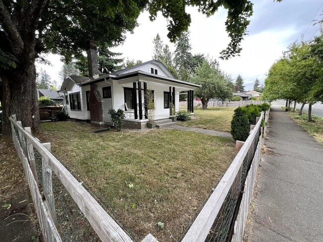 Photo - Beautifully Imperfect Character Craftsman Home! Eastside Olympia Home