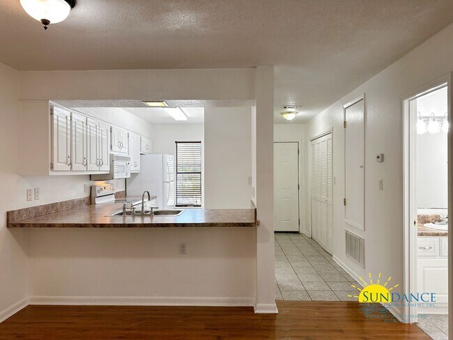 Photo - Charming 2 Bedroom Townhouse Located in FWB!