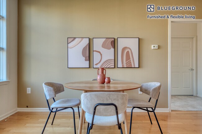 Photo - 831 Monroe St Unidad FL6-ID1005