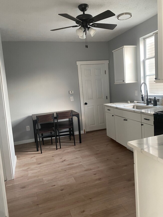 Photo - 104 3rd St Casa Adosada