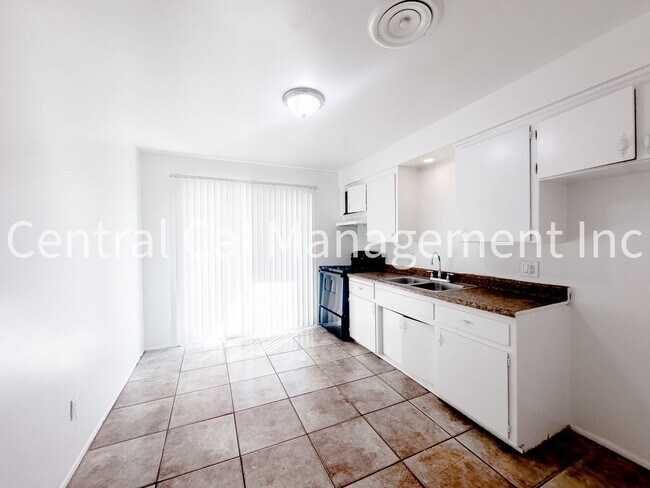 Photo - 611 Wilson Ave Unit B