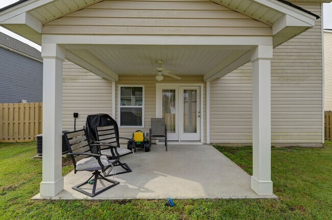 Photo - Spacious 5-Bedroom, 3-Bath Home with Modern Features in Elgin!
