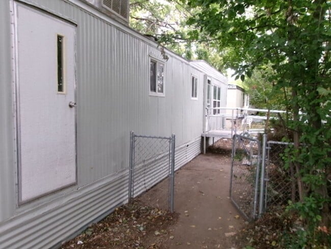 Building Photo - 1321-1323 Five Mile Unit 1321 N Five Mile