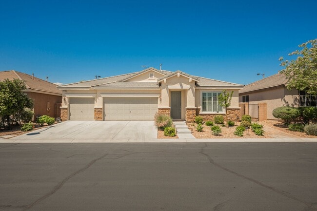 Building Photo - Single Story w/ duel primary suites gated ... Rental