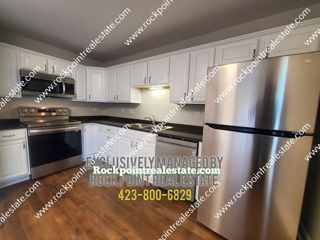 Building Photo - 3 Bedroom 2 Bath Townhouse