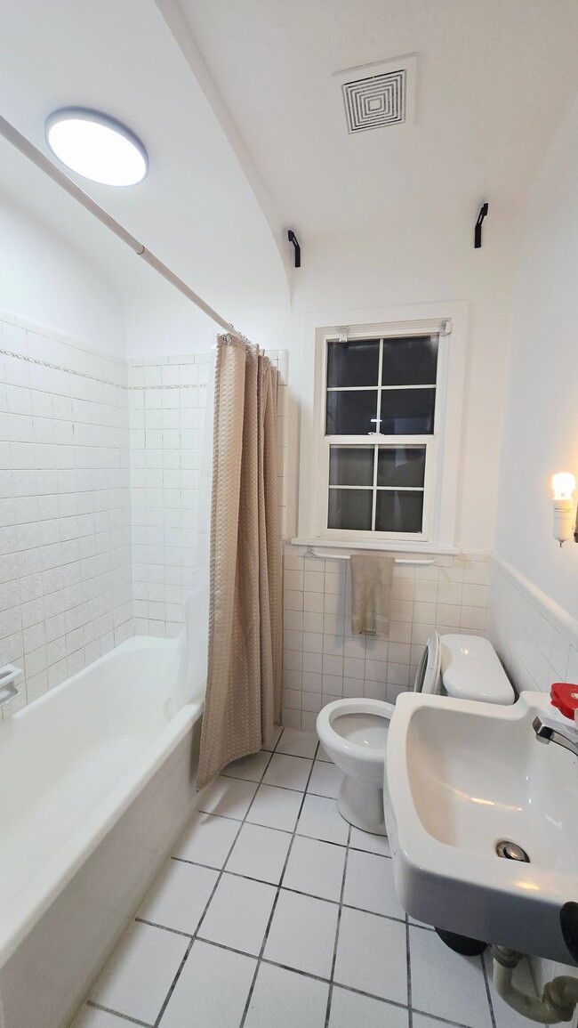 Photo - 643 S Washington St