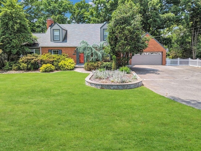 Photo - 9201 Fort Foote Rd