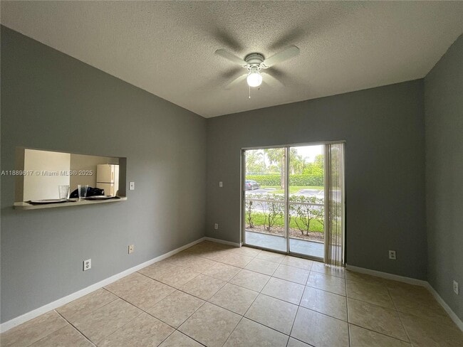 Photo - 840 Cypress Park Way Unidad B3