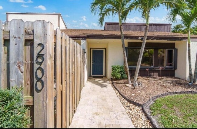 2900 NW 69th Ct