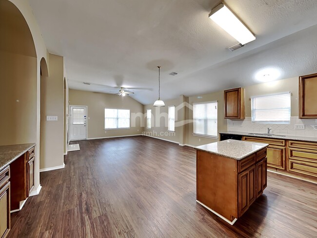 Photo - 1835 Manor Dr