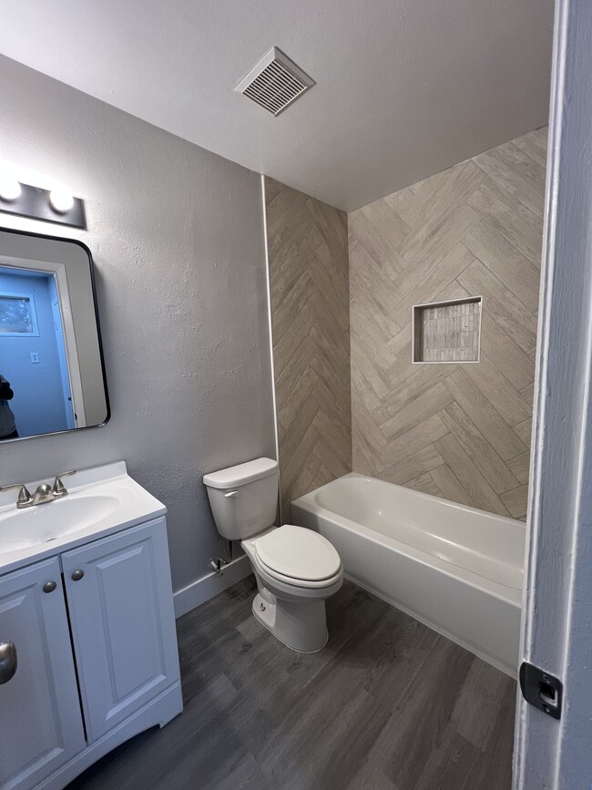 Photo - 6412 Diamond St