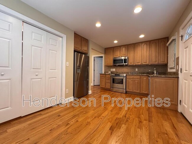 Photo - 712 Hunter St