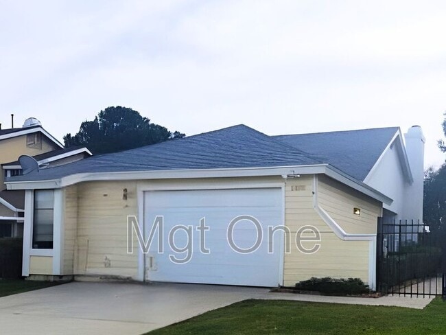 Building Photo - 23097 Mansfield Ln