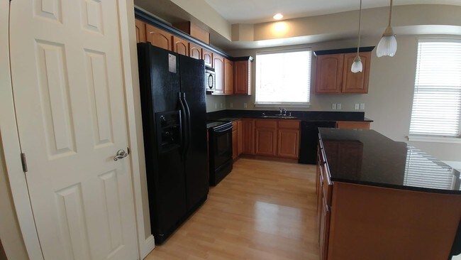 Photo - 550 SW State St