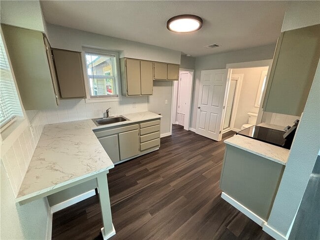 Photo - 417 Robert Dr