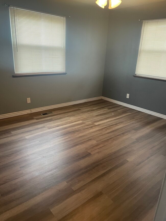 Photo - 2718 W 59th St