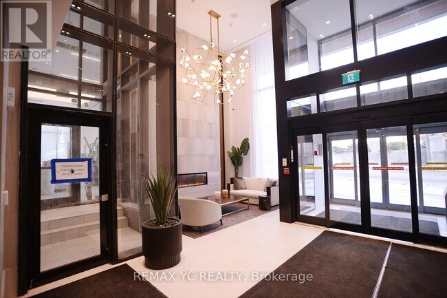 Photo - 2020 Bathurst St Unit 721