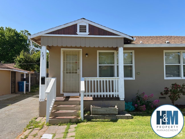 Building Photo - 2 Bedroom Home with Spacious Backyard