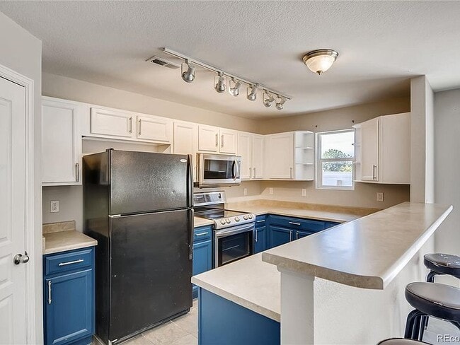 Kitchen - 4818 Hobkirks Pt