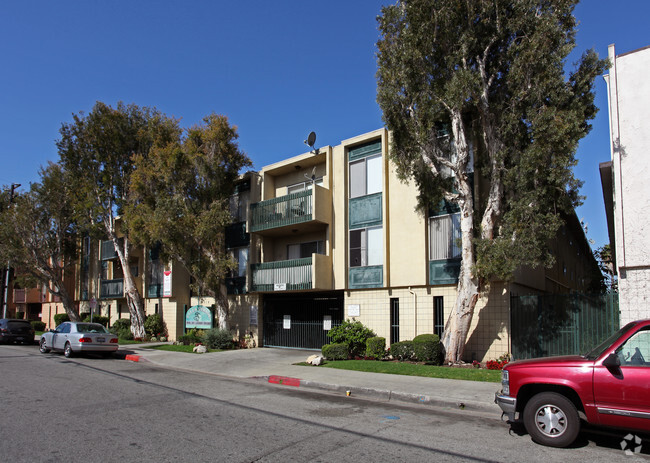 Building Photo - 14019 Cerise Ave Rental