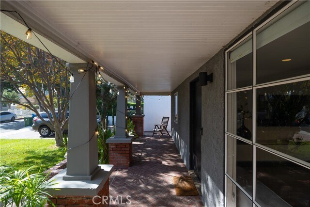 Photo - 11049 Blix St