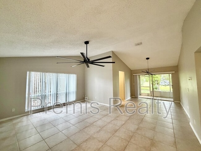 Photo - 102 Steeplechase Ln
