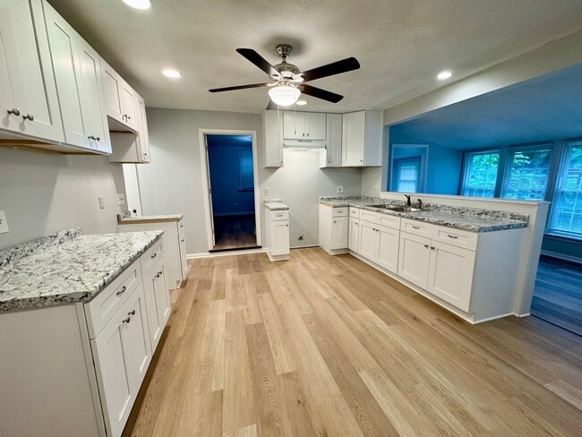 Photo - 612 Guy St NW