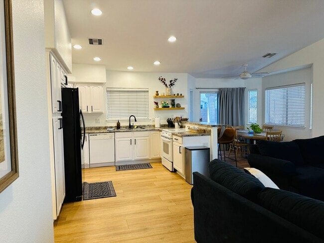 Photo - WINTER VACATION RENTAL Fully Furnished 3BD...