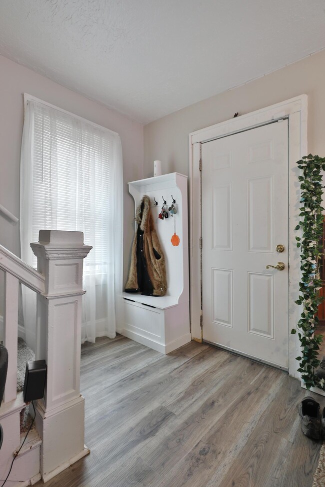 Photo - 1599 Mooberry St