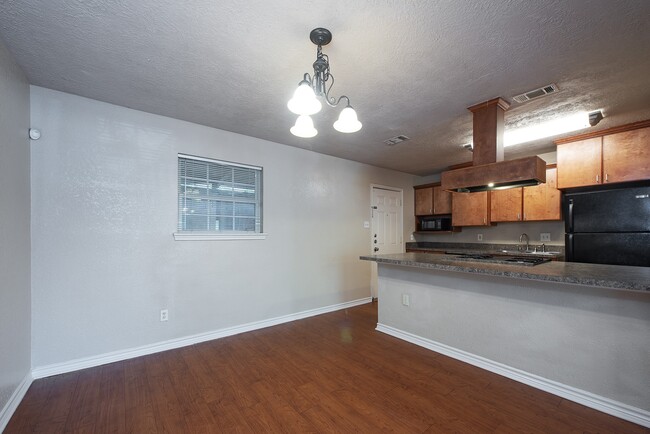 Photo - 5031 Pine Ave